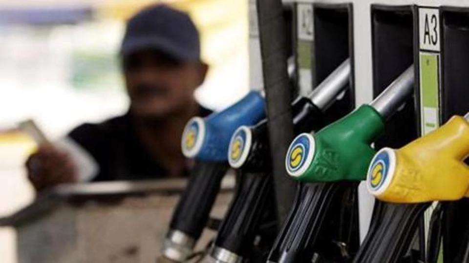 Petrol prices spiked – Rs 79 per litre in Mumbai, Rs 70 per litre in Delhi, at highest since August, 2014